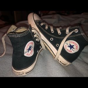 Black & white kid converses